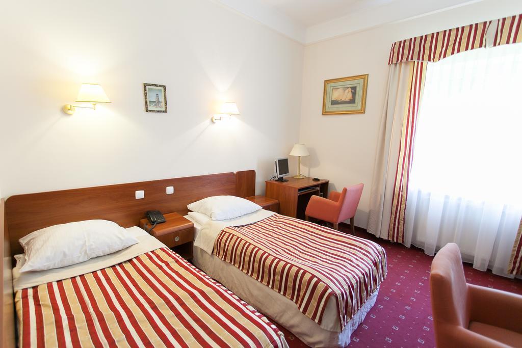 Hotel Twins II Varsovie Extérieur photo